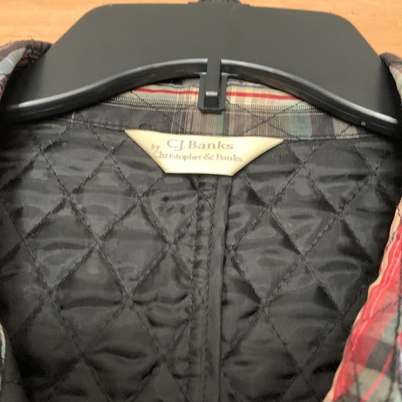 Vest - Picture 2 of 7